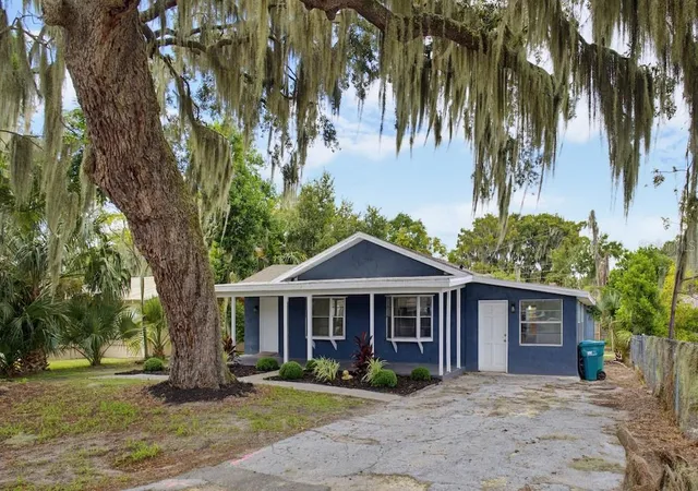 Photo 1 of Single family home for sale at 33 W Herrick Dr, Eustis, FL 32726 | MLS# O6441216 | Listing updated on 2026-09-14