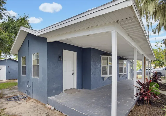 Photo 2 of Single family home for sale at 33 W Herrick Dr, Eustis, FL 32726 | MLS# O6441216 | Listing updated on 2026-09-14