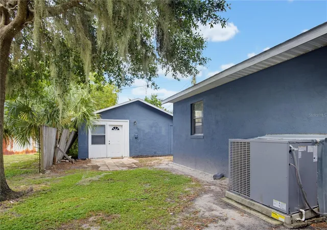 Photo 4 of Single family home for sale at 33 W Herrick Dr, Eustis, FL 32726 | MLS# O6441216 | Listing updated on 2026-09-14