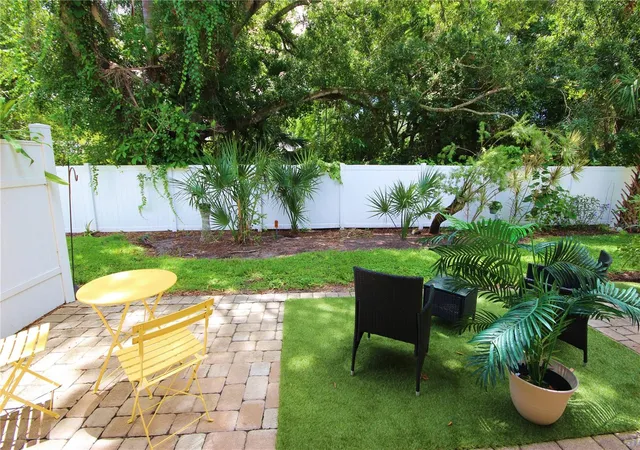 Listing Photo 2 - Condo for sale in building located at 4805 Rilma Ave, Sarasota, FL 34234 - Unit #106