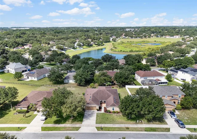 Photo 4 of Single family home for sale at 2388 Yellow Grass Ct, Apopka, FL 32712 | MLS# O6441231 | Listing updated on 2026-09-25