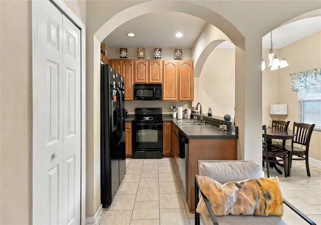 Photo 4 of Townhouse for sale at 933 Pine Pointe Ln, Orlando, FL 32828 | MLS# O6441240 | Listing updated on 2026-10-01