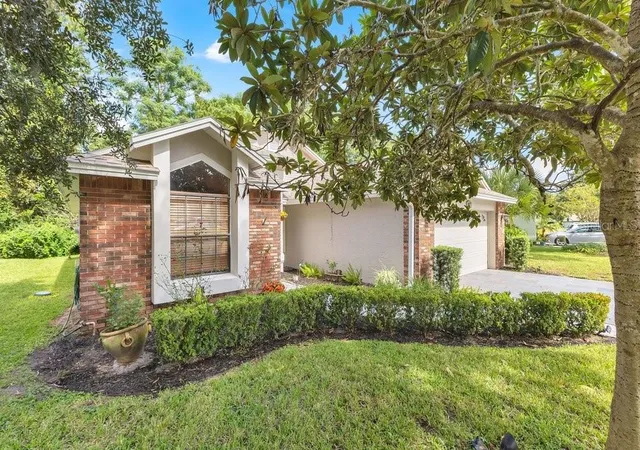 Photo 2 of Single family home for sale at 407 Morning Glory Dr, Lake Mary, FL 32746 | MLS# O6441241 | Listing updated on 2026-09-29