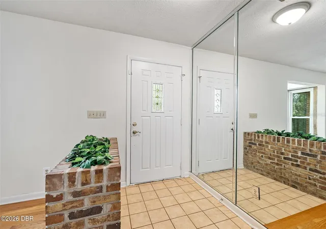 Photo 4 of Single family home for sale at 7 Waterfront Ct, Ormond Beach, FL 32174 | MLS# FC321413 | Listing updated on 2026-09-27