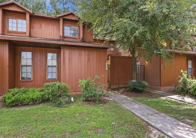 Photo 3 of Townhouse for sale at 823 Sw 58th Terrace, Gainesville, FL 32607 | MLS# GC543467 | Listing updated on 2026-10-03