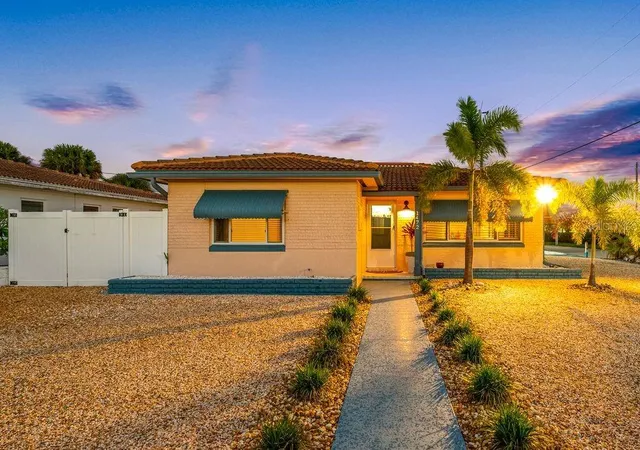 Photo 3 of Single family home for sale at 1472 Durling Dr S, South Pasadena, FL 33707 | MLS# TB8548014 | Listing updated on 2026-09-16