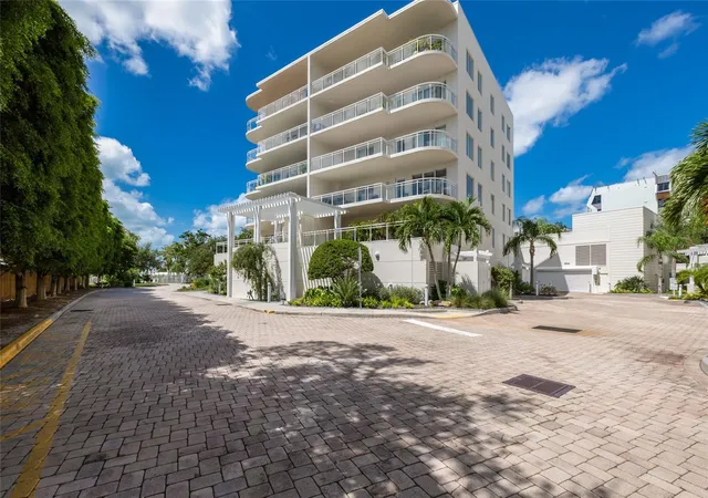 Photo 2 of Condo for sale at 1640 Summerhouse Ln #40, Sarasota, FL 34242 | MLS# A4705884 | Listing updated on 2026-10-08