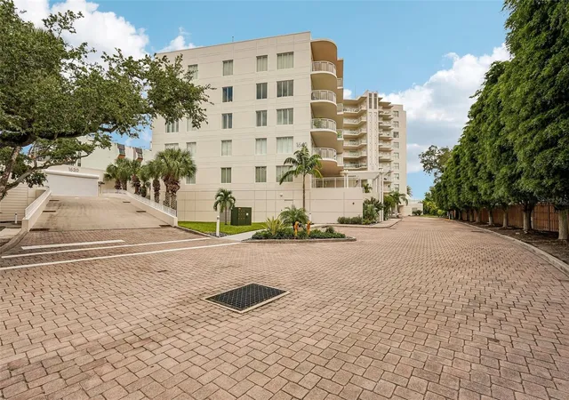 Photo 3 of Condo for sale at 1640 Summerhouse Ln #40, Sarasota, FL 34242 | MLS# A4705884 | Listing updated on 2026-10-08