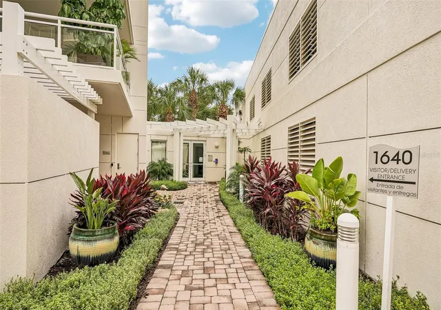 Photo 3 of Condo for sale at 1640 Summerhouse Ln #40, Sarasota, FL 34242 | MLS# A4705884 | Listing updated on 2026-10-08