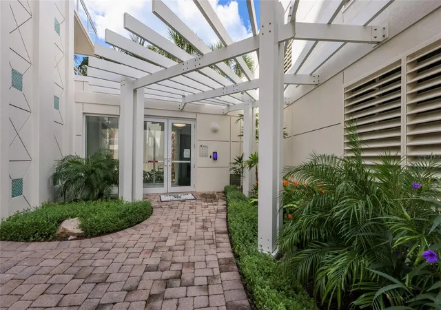 Photo 4 of Condo for sale at 1640 Summerhouse Ln #40, Sarasota, FL 34242 | MLS# A4705884 | Listing updated on 2026-10-08