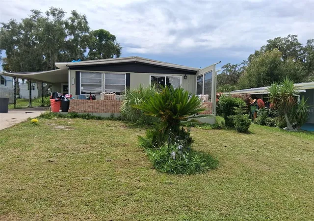 Photo 2 of Manufactured home for sale at 2611 Carpenter Pl, Leesburg, FL 34748 | MLS# G5117710 | Listing updated on 2026-09-13