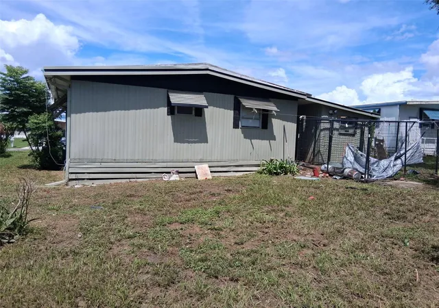 Photo 3 of Manufactured home for sale at 2611 Carpenter Pl, Leesburg, FL 34748 | MLS# G5117710 | Listing updated on 2026-09-13