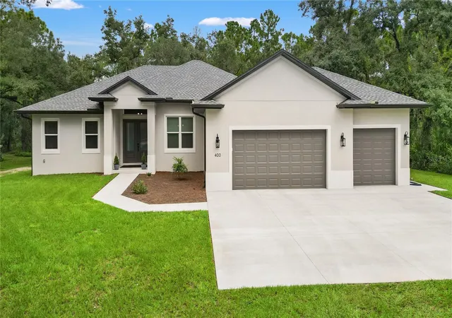Single family home for sale at 400 S Moon Dr, Venice, FL 34292 | MLS# A4705886 | Listing updated on 2026-10-02