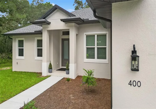 Photo 1 of Single family home for sale at 400 S Moon Dr, Venice, FL 34292 | MLS# A4705886 | Listing updated on 2026-10-02