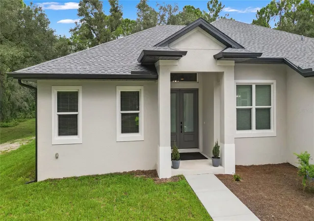 Photo 2 of Single family home for sale at 400 S Moon Dr, Venice, FL 34292 | MLS# A4705886 | Listing updated on 2026-10-02