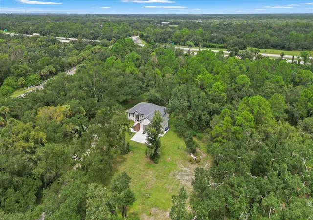 Photo 2 of Single family home for sale at 400 S Moon Dr, Venice, FL 34292 | MLS# A4705886 | Listing updated on 2026-10-20