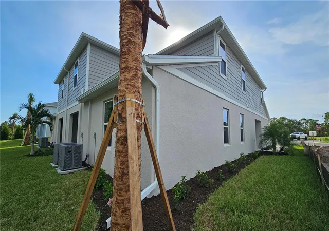Photo 13 of Townhouse for sale at 19916 Madera Cir, Venice, FL 34293 | MLS# A4705887 | Listing updated on 2026-09-14