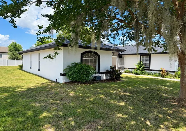 Photo 3 of Single family home for sale at 4629 Palmetto Dr, Winter Haven, FL 33881 | MLS# TB8548042 | Listing updated on 2026-09-12