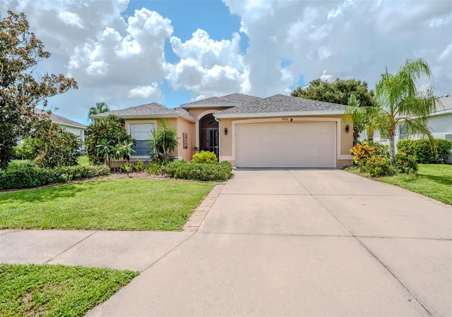 Photo 2 of Single family home for sale at 4722 78th Court E, Bradenton, FL 34203 | MLS# A4705889 | Listing updated on 2026-09-14