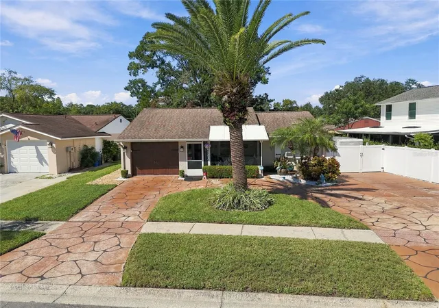 Photo 3 of Single family home for sale at 16012 Saddlestring Dr, Tampa, FL 33618 | MLS# TB8548048 | Listing updated on 2026-10-01