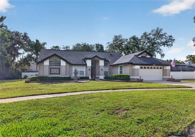 Photo 3 of Single family home for sale at 319 Oakwood Ct, Lake Mary, FL 32746 | MLS# O6441316 | Listing updated on 2026-09-17