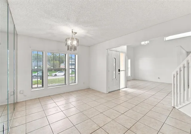 Photo 4 of Single family home for sale at 5676 Breckenridge Cir, Orlando, FL 32818 | MLS# O6441324 | Listing updated on 2026-09-14