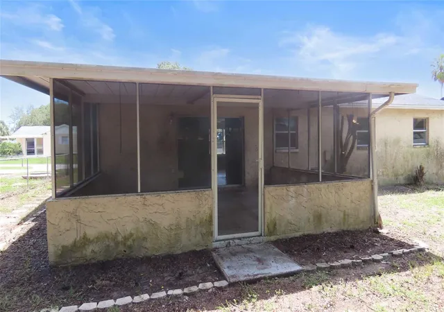 Photo 3 of Single family home for sale at 2527 21st Avenue SW, Largo, FL 33774 | MLS# TB8548063 | Listing updated on 2026-10-08