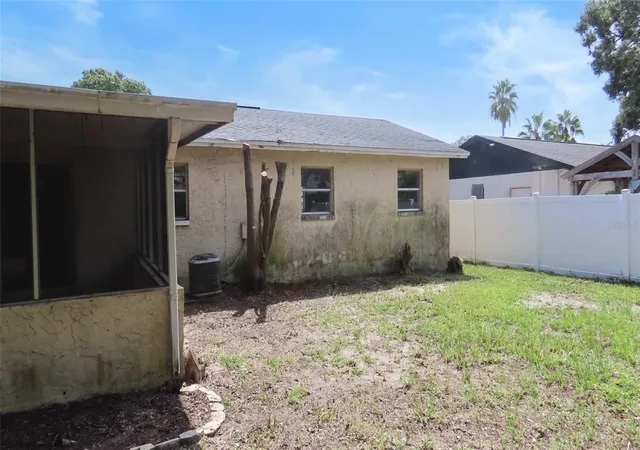 Photo 4 of Single family home for sale at 2527 21st Avenue SW, Largo, FL 33774 | MLS# TB8548063 | Listing updated on 2026-10-08