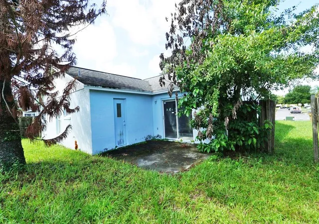 Photo 3 of Single family home for sale at 1523 Indian Oaks Trl, Kissimmee, FL 34747 | MLS# S5157437 | Listing updated on 2026-09-15