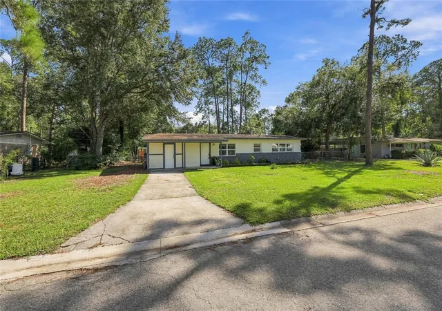 Photo 2 of Single family home for sale at 1421 Ne 18th Avenue, Gainesville, FL 32609 | MLS# GC543472 | Listing updated on 2026-09-22