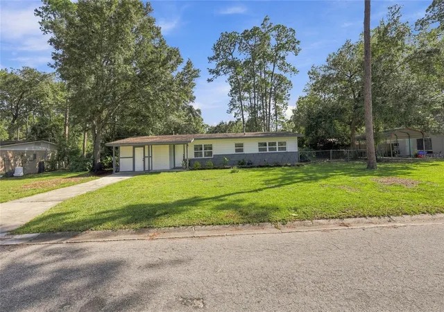 Photo 3 of Single family home for sale at 1421 Ne 18th Avenue, Gainesville, FL 32609 | MLS# GC543472 | Listing updated on 2026-09-22