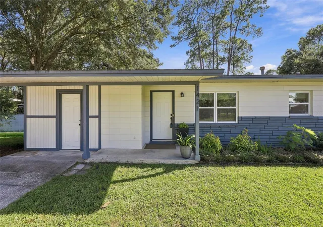 Photo 4 of Single family home for sale at 1421 NE 18th Avenue, Gainesville, FL 32609 | MLS# GC543472 | Listing updated on 2026-09-22