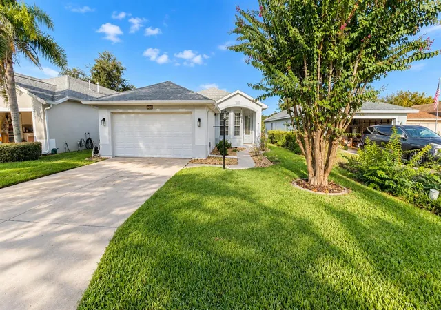 Single family home for sale at 4925 Portsmouth St, TAVARES, FL 32778 | MLS# G5117717