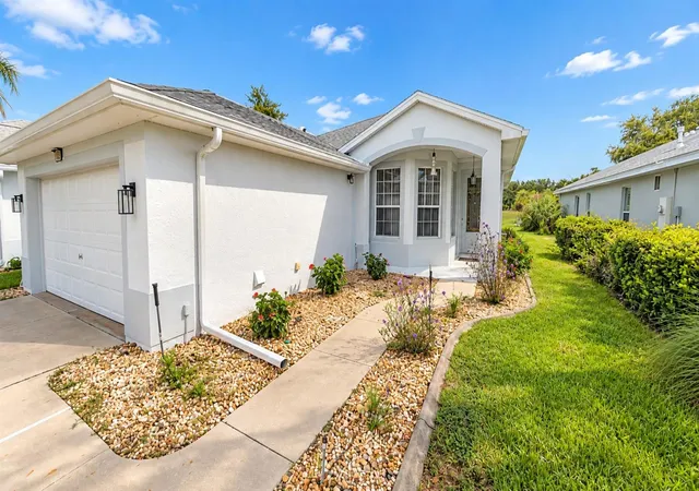 Photo 1 of Single family home for sale at 4925 Portsmouth St, Tavares, FL 32778 | MLS# G5117717 | Listing updated on 2026-09-13