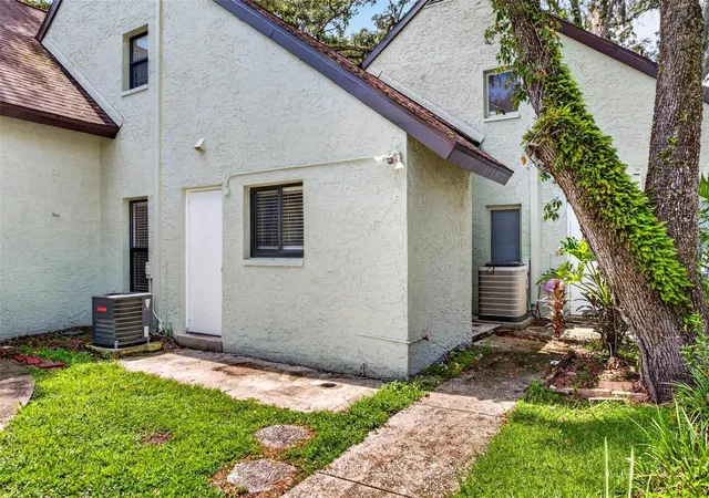 Photo 2 of Condo for sale at 5627 Ashley Oaks Dr #2, Tampa, FL 33617 | MLS# TB8548080 | Listing updated on 2026-09-29