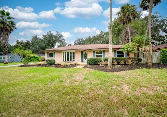 Photo 2 of Single family home for sale at 383 Palm Dr, Oviedo, FL 32765 | MLS# O6441341 | Listing updated on 2026-10-06