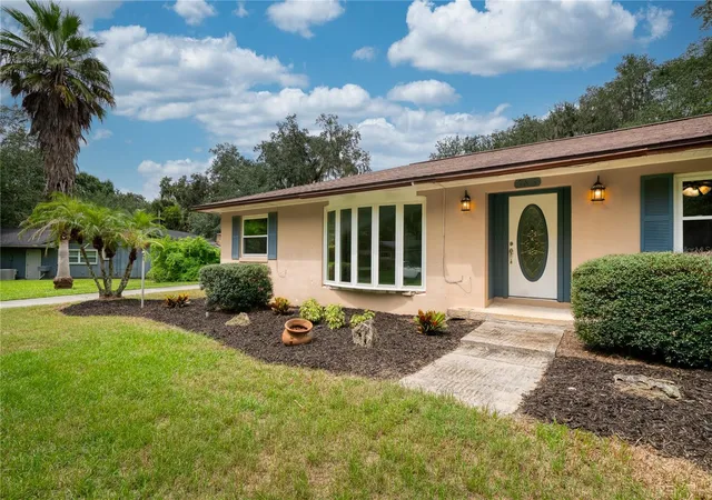 Photo 3 of Single family home for sale at 383 Palm Dr, Oviedo, FL 32765 | MLS# O6441341 | Listing updated on 2026-10-06