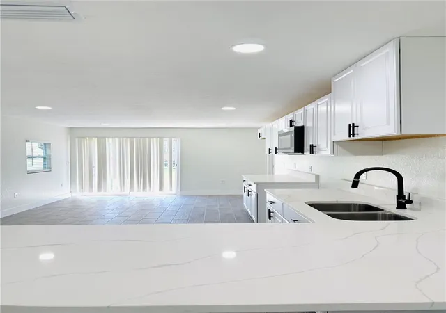 Photo 4 of Single family home for sale at 3319 12th Street Ct E, Bradenton, FL 34208 | MLS# A4705902 | Listing updated on 2026-09-13