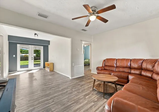 Photo 4 of Single family home for sale at 2225 Capri Dr, Clearwater, FL 33763 | MLS# TB8548084 | Listing updated on 2026-10-15