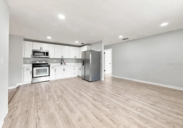 Photo 2 of Single family home for sale at 3421 Fudge Rd, Apopka, FL 32712 | MLS# A4705906 | Listing updated on 2026-09-13