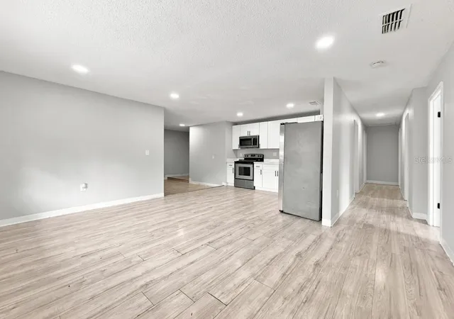 Photo 3 of Single family home for sale at 3421 Fudge Rd, Apopka, FL 32712 | MLS# A4705906 | Listing updated on 2026-09-13