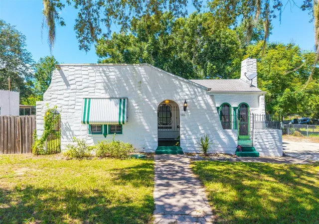 Photo 1 of Single family home for sale at 528 S 8th Street, Lake Wales, FL 33853 | MLS# L4965018 | Listing updated on 2026-09-19