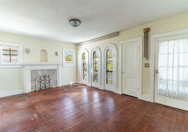 Photo 3 of Single family home for sale at 528 S 8th Street, Lake Wales, FL 33853 | MLS# L4965018 | Listing updated on 2026-09-19