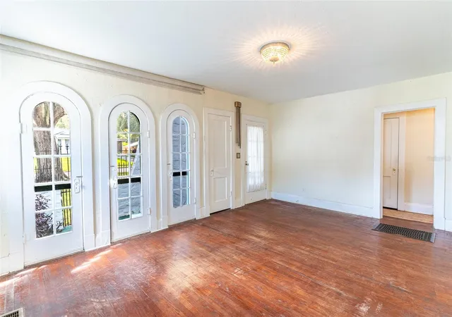 Photo 4 of Single family home for sale at 528 S 8th Street, Lake Wales, FL 33853 | MLS# L4965018 | Listing updated on 2026-09-19