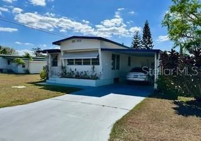 Photo 3 of Manufactured home for sale at 1611 Blue Lake Dr, Lakeland, FL 33801 | MLS# TB8548094 | Listing updated on 2026-09-13