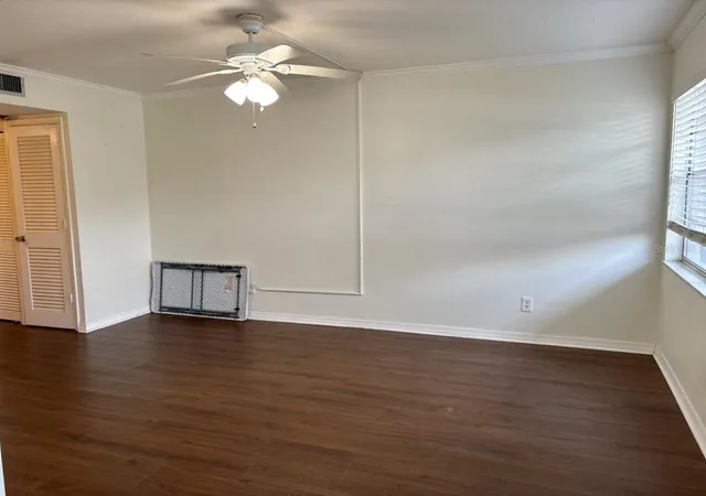 Listing Photo 5 - Condo for sale in building located at 1000 79Th Ave N, ST PETERSBURG, FL 33702 - Unit #102