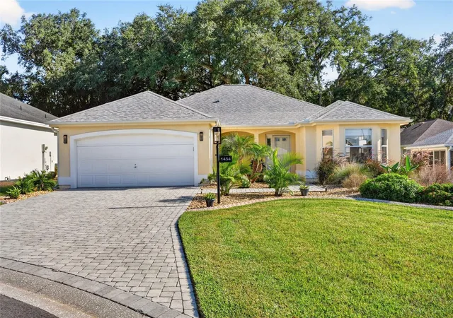 Photo 3 of Single family home for sale at 1454 San Clemente Ct, Lady Lake, FL 32159 | MLS# G5117722 | Listing updated on 2026-09-25