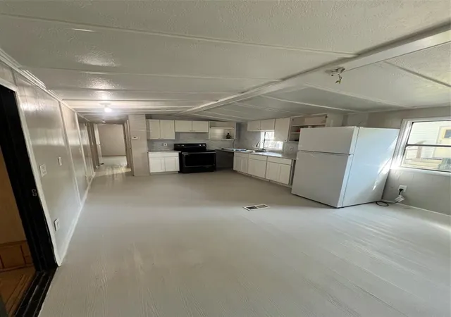 Photo 4 of Manufactured home for sale at 3000 Clarcona Rd #551, Apopka, FL 32703 | MLS# O6441357 | Listing updated on 2026-09-13