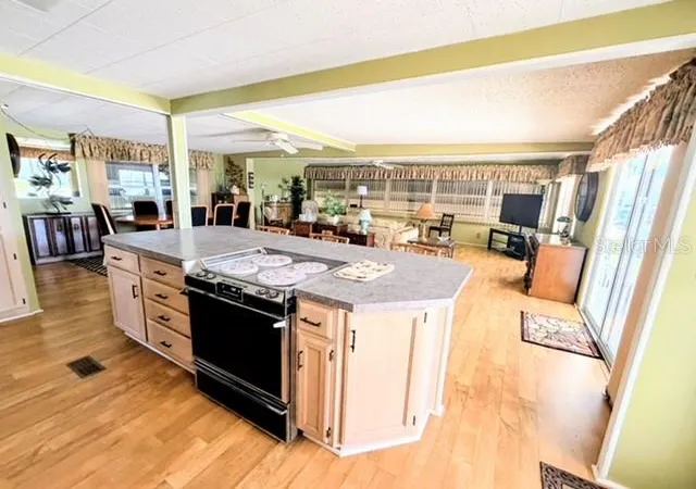 Photo 2 of Manufactured home for sale at 814 Turf, Venice, FL 34285 | MLS# N6145730 | Listing updated on 2026-09-13