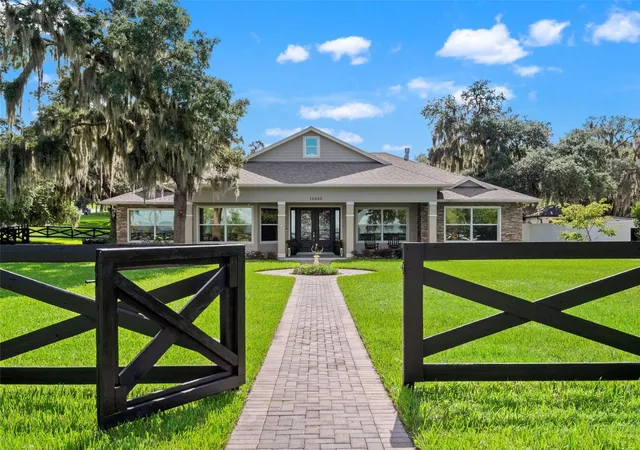 Photo 3 of Single family home for sale at 12442 Lakeshore Dr, Clermont, FL 34711 | MLS# O6441365 | Listing updated on 2026-10-13